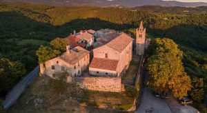 La città più piccola del mondo: 20 abitanti e una storia lunga mille anni