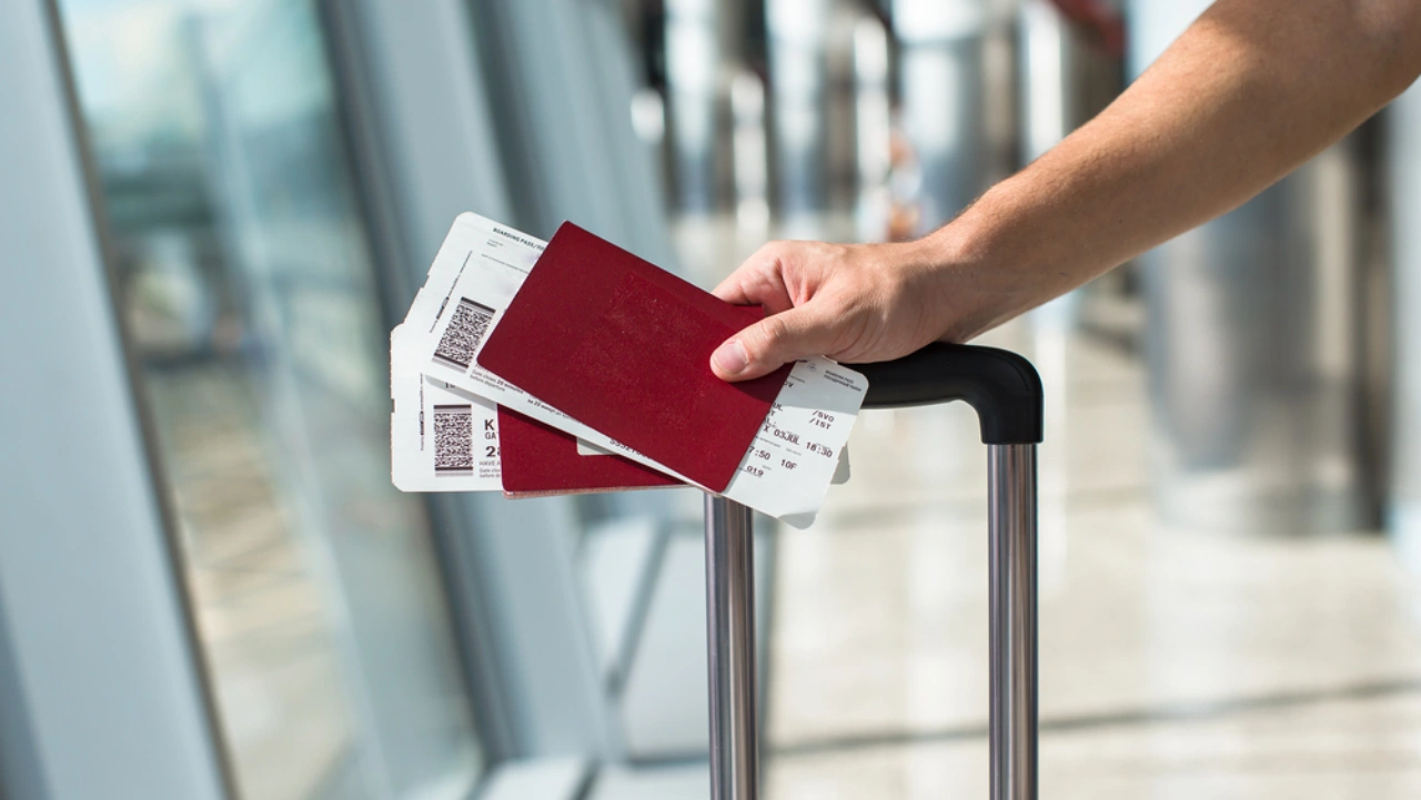 Documenti di identità al gate in aeroporto