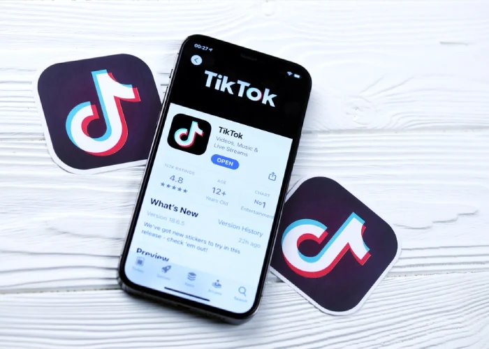 L'app TikTok su smartphone