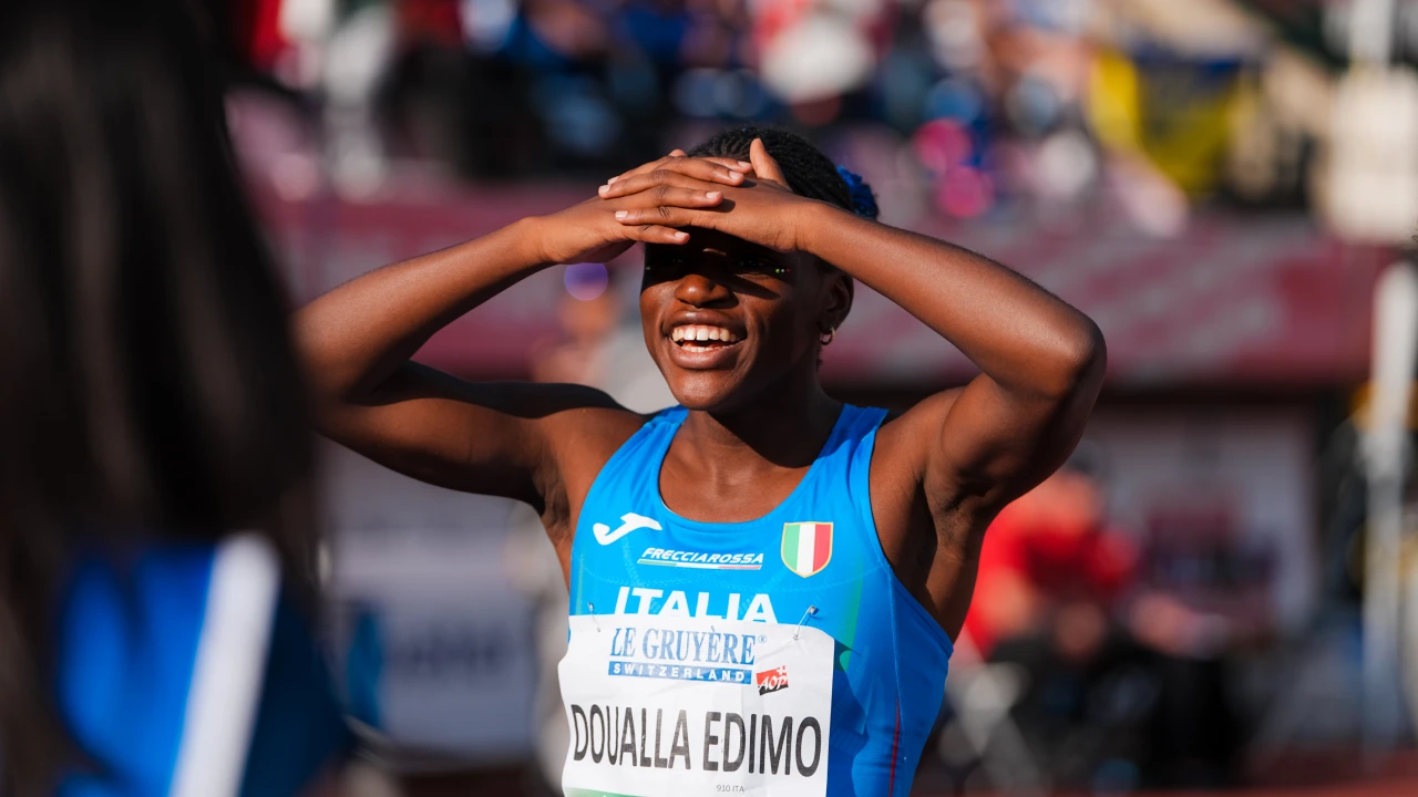 Kelly Doualla vince l'oro nella 4x100 agli Europei under 20 2025