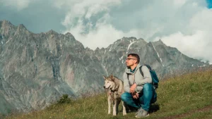 Escursione in montagna con il cane, le regole e i divieti da conoscere