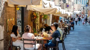 Cresce il turismo gastronomico in Italia nel 2025, trainato dalle sagre