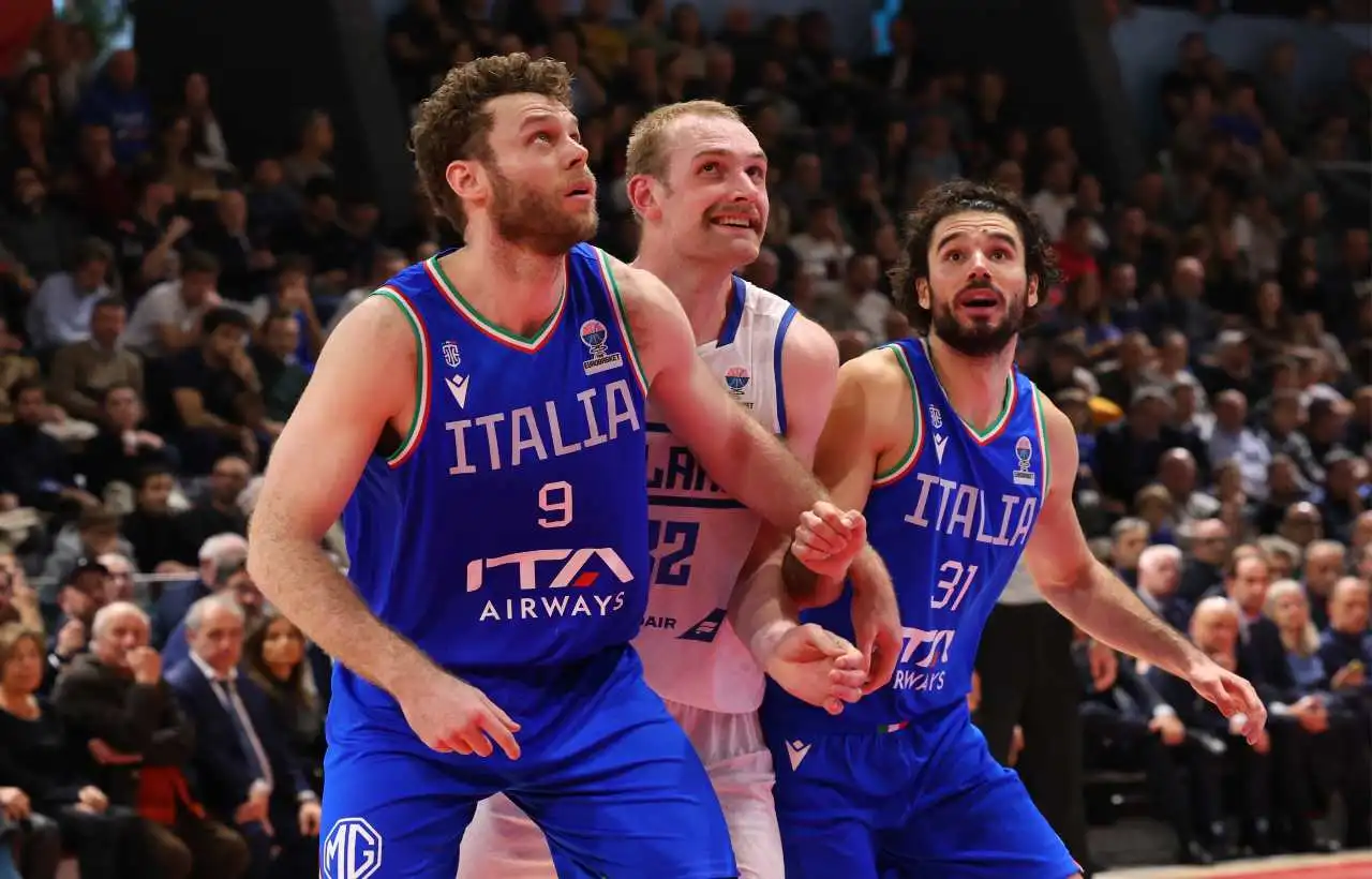 Italia di basket durante una partita di qualificazione a Euro 2025