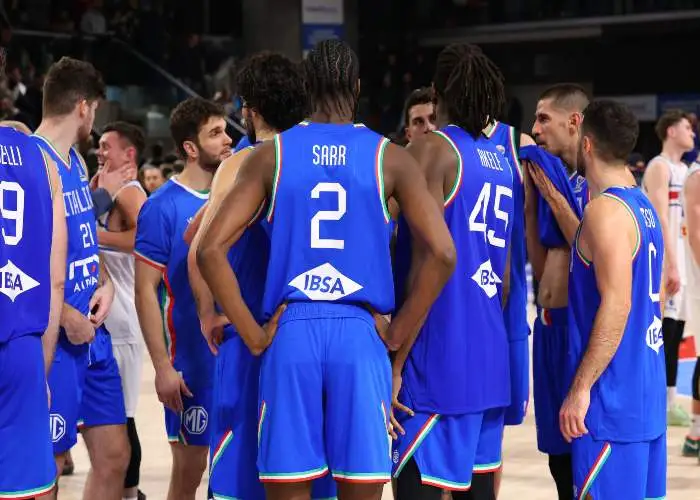 Nazionale italiana di basket durante una partita di qualificazione agli Europei 2025