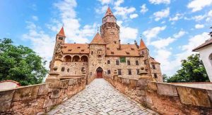 Castello di Bouzov: la dimora fiabesca di Fantaghirò nel cuore della Moravia