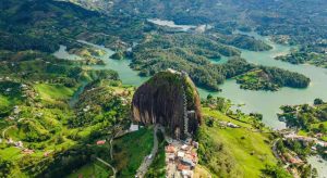 Medellín avrà un lungomare: ecco come si trasformerà l'aeroporto Juan Pablo II