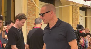 Stefano Accorsi a Venezia 82: “Vorrei lavorare con Martin Scorsese e Matteo Garrone”