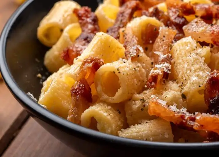 Carbonara, piatto tipico delle trattorie di Roma