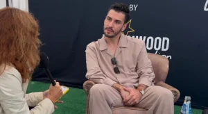 Intervista all'attore turco Aras Aydin a Venezia 82: "Dopo Nicole Kidman sogno Monica Bellucci"