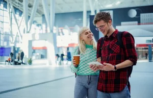 I trucchi della Gen Z per fare viaggi last minute spendendo poco