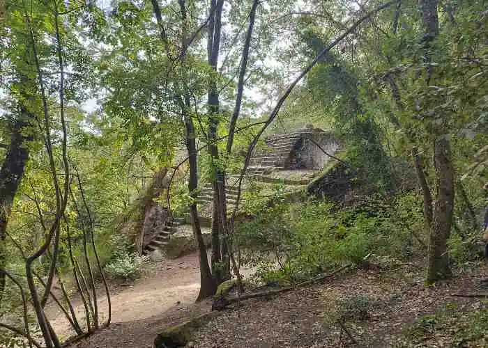 Il percorso per la Piramide Etrusca Bomarzo