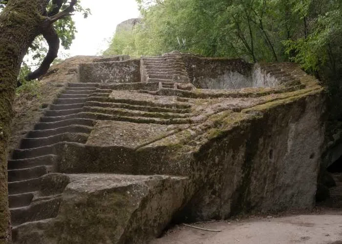 Non è facile arrivare alla Piramide Etrusca di Bomarzo