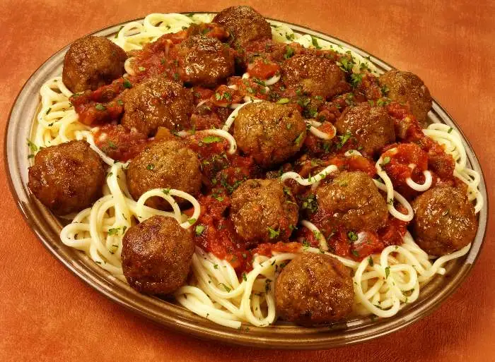 Gli iconici spaghetti di Lilli e Biagio 