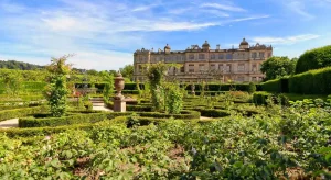 Dentro il labirinto più incredibile d’Inghilterra: 16.000 alberi e segreti nascosti a Longleat