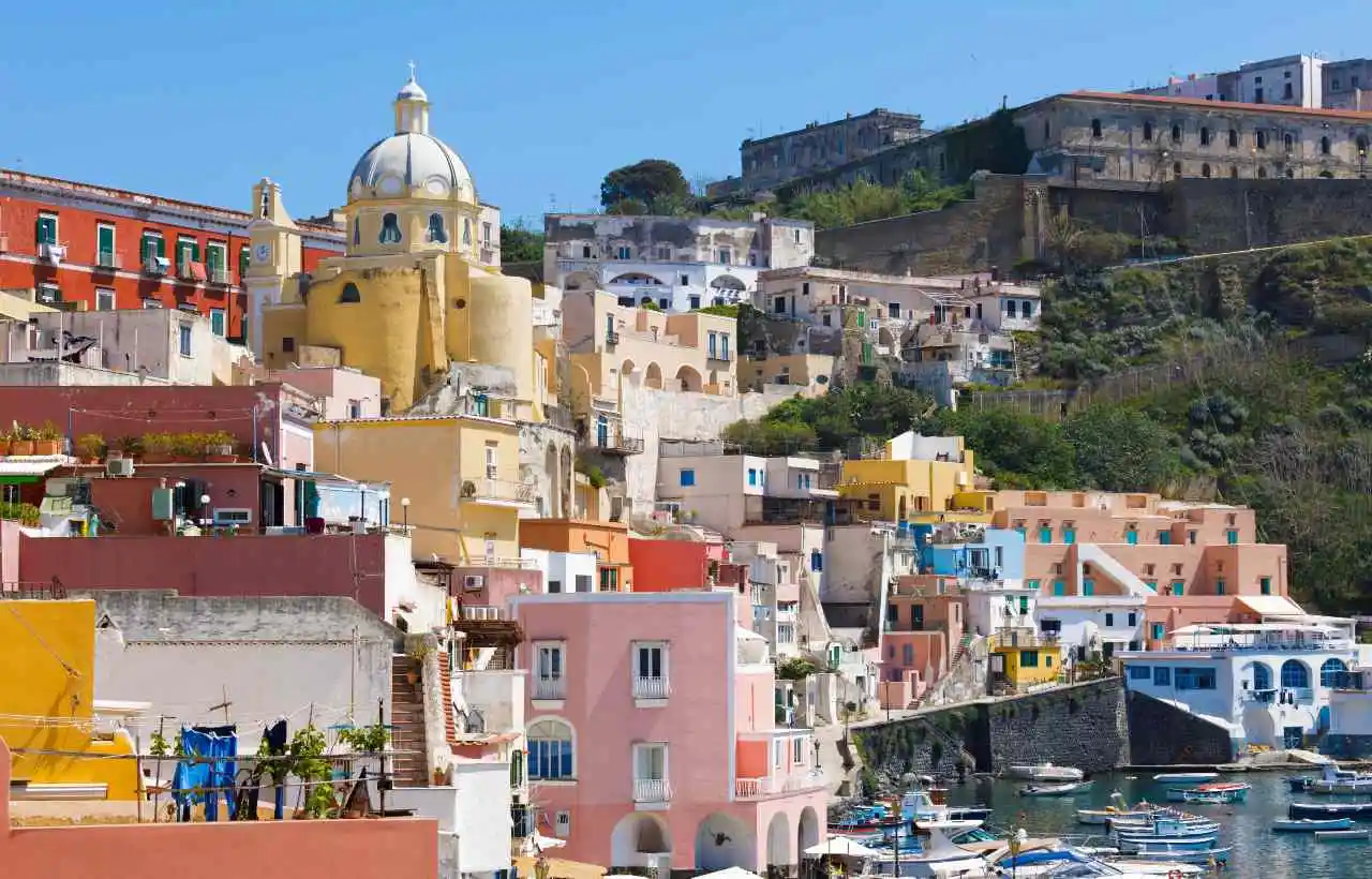 Procida, una delle città più colorate d'Italia
