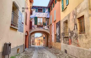 Dozza Biennale del Muro Dipinto 2025, tutto quello che c'è da sapere