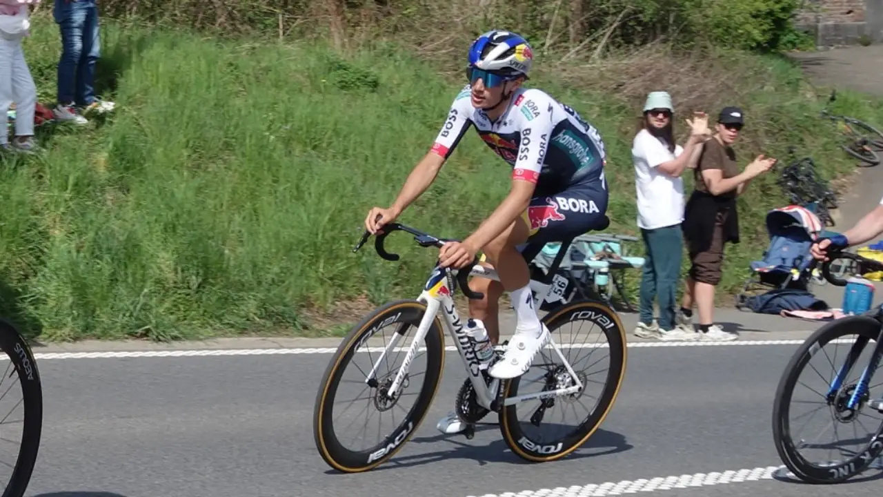 Giulio Pellizzari alla Liegi-Bastogne-Liegi 2025