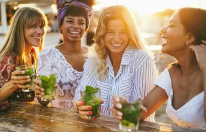 Cos'è il soft clubbing e perché è così in voga tra i giovani (ma non solo)