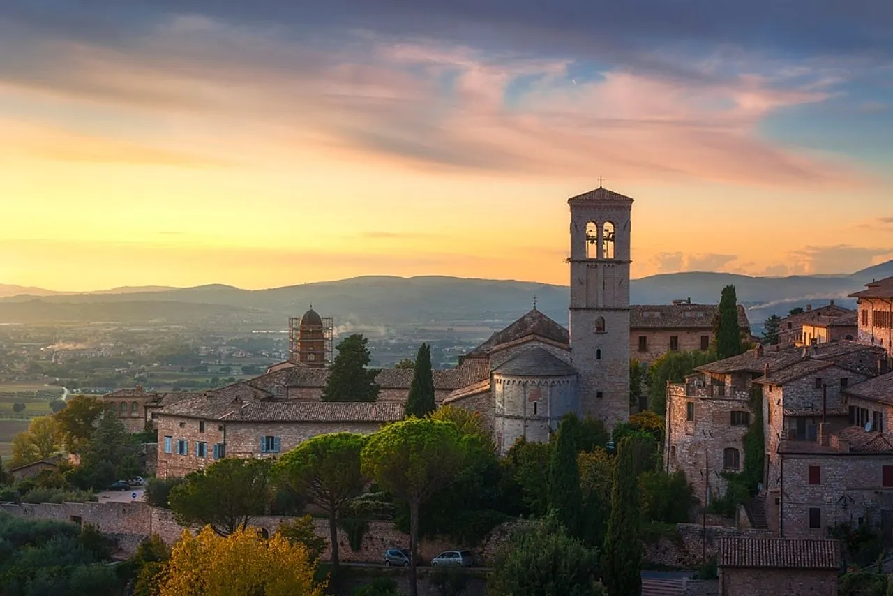 Espresso Assisi Umbria 2025 - Treni Turistici