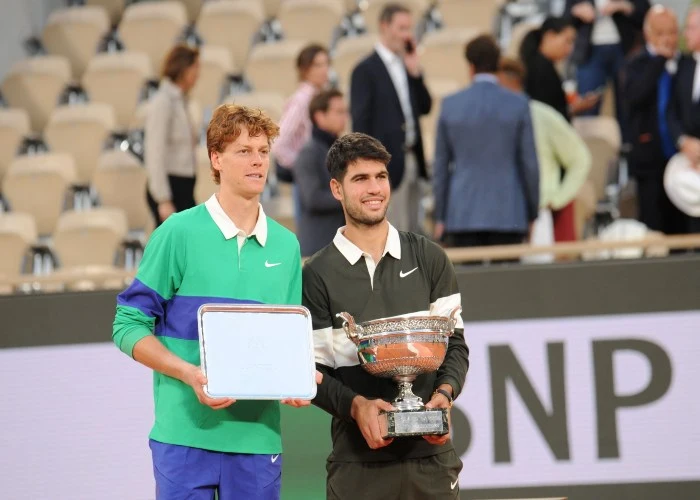 Carlos Alcaraz e Jannik Sinner al Roland Garros 2025