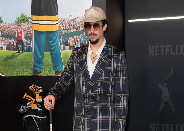 Bud Bunny alla premier Netflix di Happy Gilmore 2