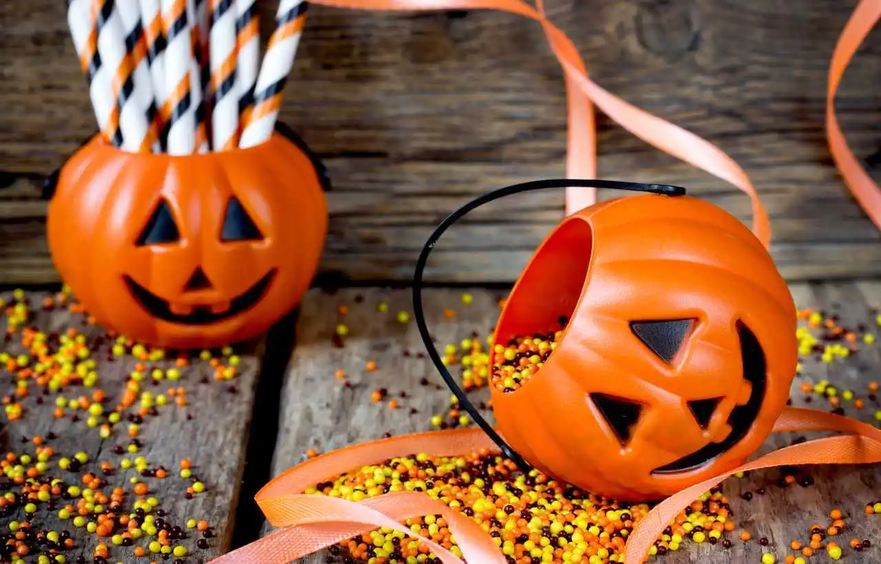 Cestini di Halloween pieni di dolci