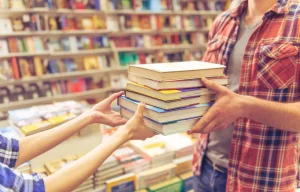 Carta Cultura 2025, bonus per comprare libri: requisiti e a chi spetta