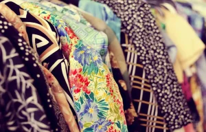In Italia acquistiamo sempre più vestiti di seconda mano, merito delle piattaforme online