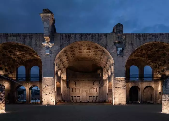Basilica Massenzio notte