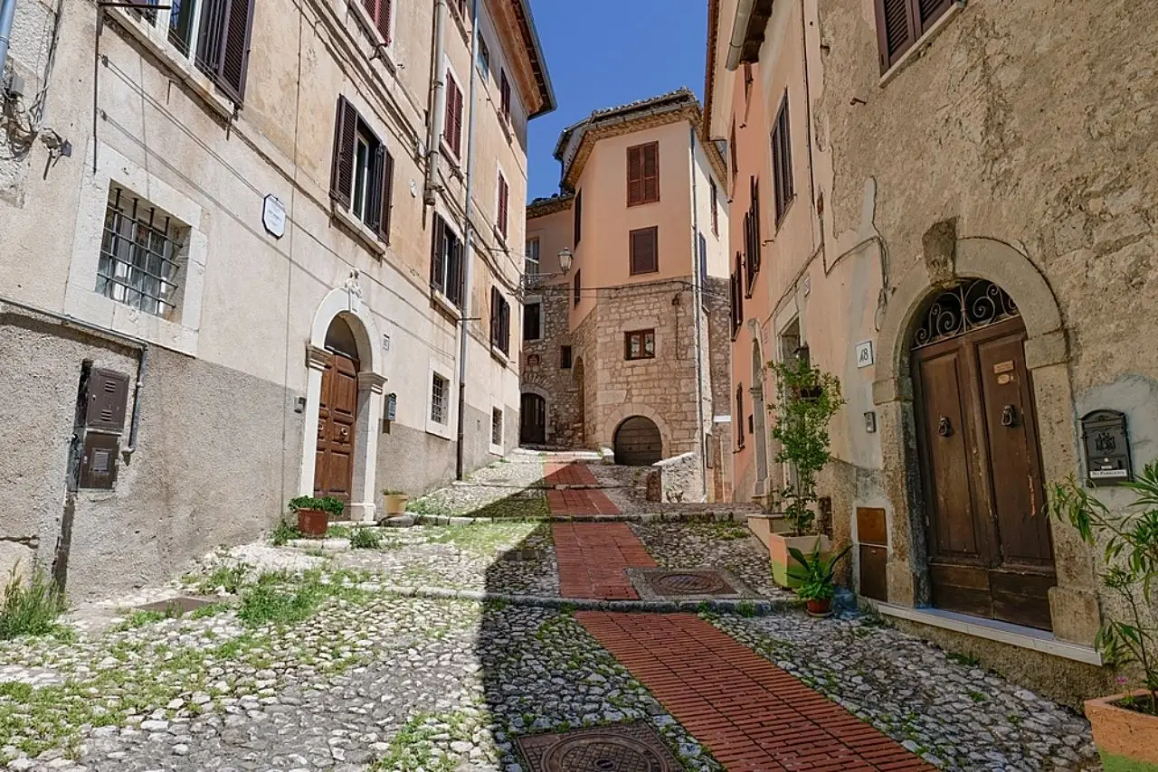 Giornate FAI autunno 2025, tra i luoghi e le aperture nel Lazio c'è il borgo di Veroli in provincia di Frosinone