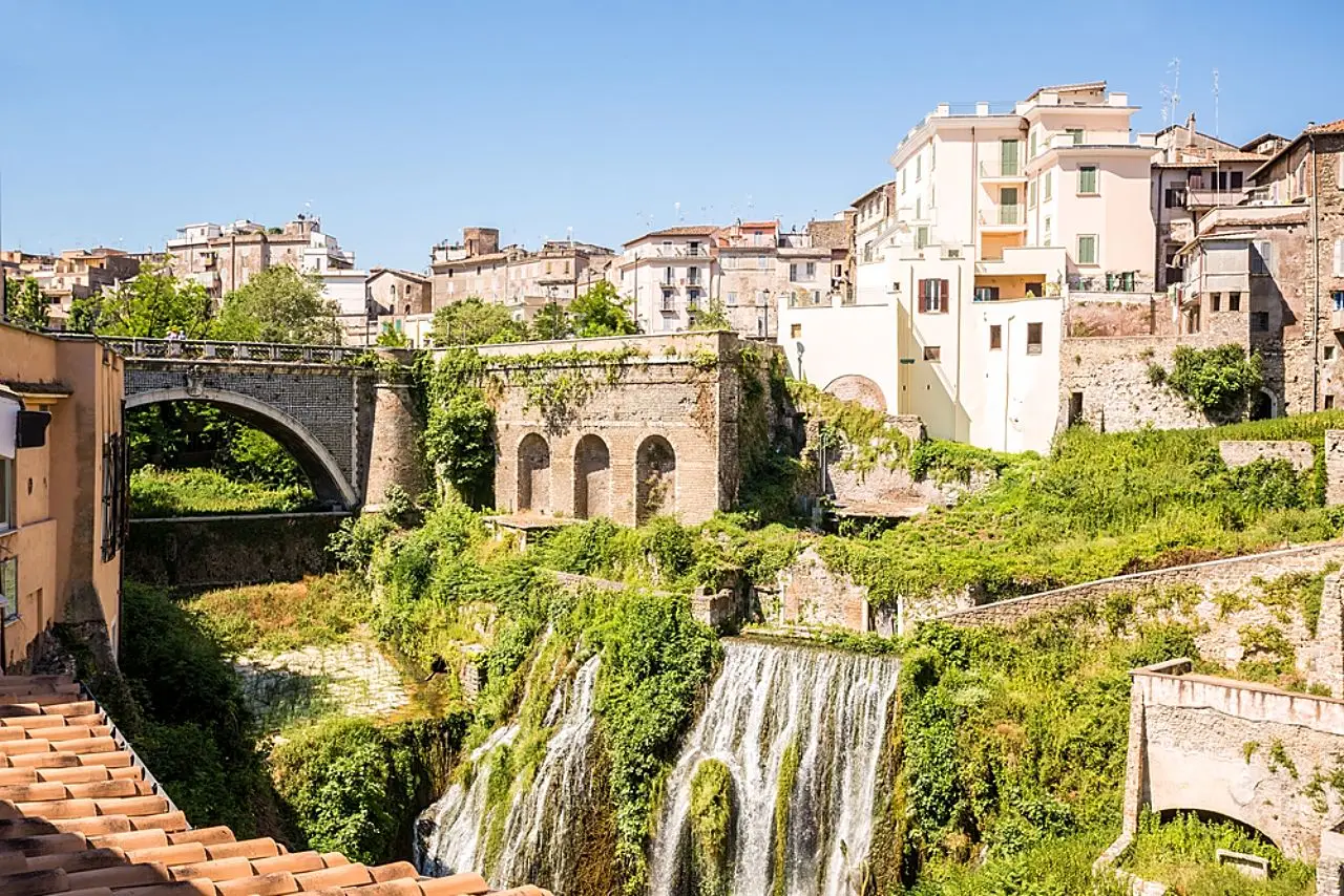 Giornate FAI autunno 2025, tra i luoghi e le aperture nel Lazio c'è Villa Gregoriana, a Tivoli