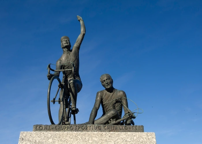 Monumento presso la Madonna del Ghisallo