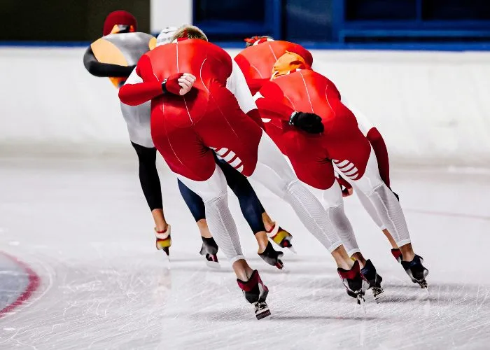 Una gara di pattinaggio alle Olimpiadi Invernali