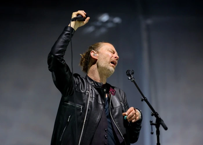 Thom Yorke leader dei Radiohead durante un concerto
