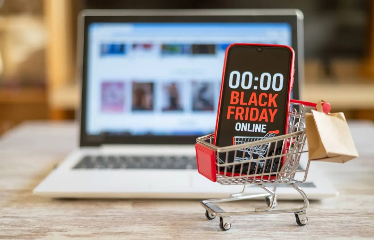 Sale l'attesa per il Black Friday 2025