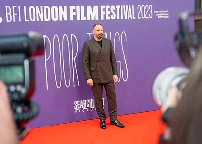 Yorgos Lanthimos alla premiere di Povere creature!