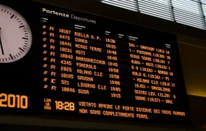 Calendario scioperi novembre 2025, dai treni alla scuola sarà un mese nero