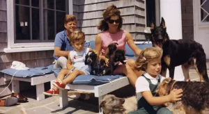 Netflix scommette sui Kennedy: la nuova serie che vuole superare The Crown