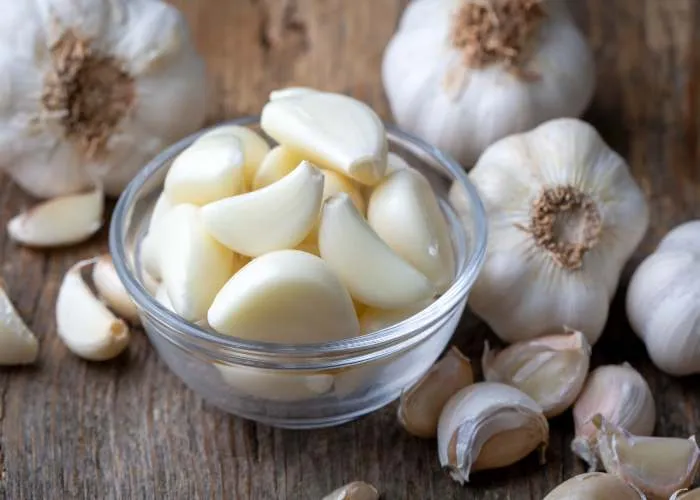 Degli spicchi d'aglio, tra gli alimenti che per lo studio ci rendono più attraenti