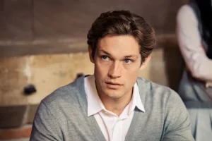 James il protagonista maschile di Maxton Hall