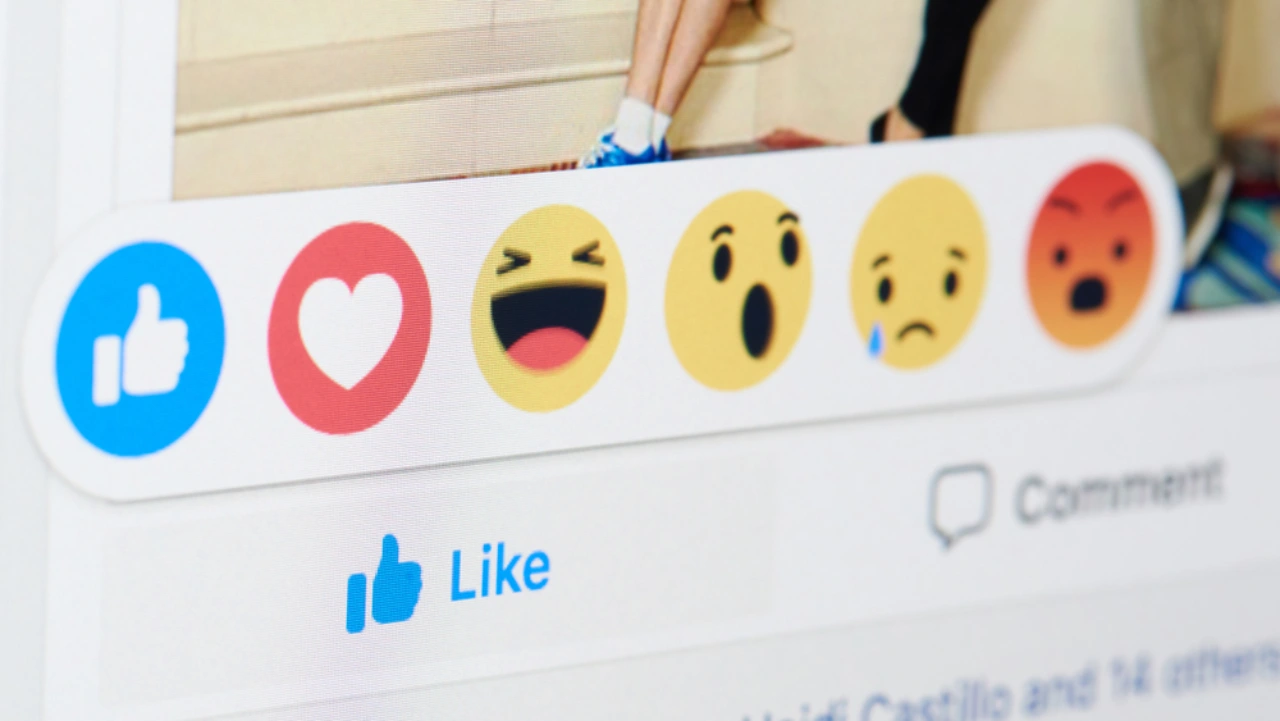 Facebook pulsanti Mi Piace e Commenta