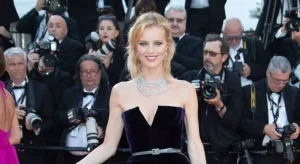Eva Herzigová: chi è, vita privata e carriera della top model ospite a Belve