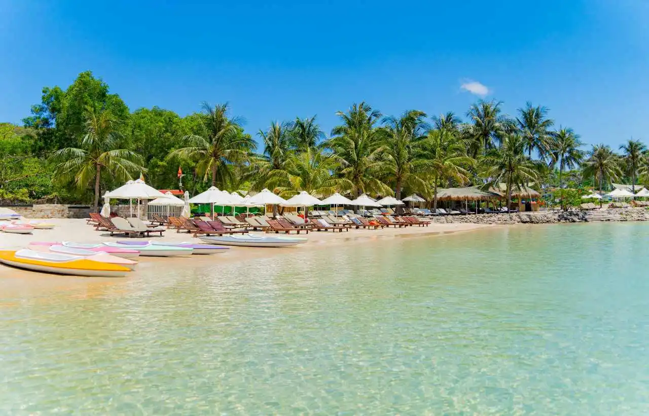 Spiaggia di Dam Bay, Vietnam, luogo ideale per delle vacanze anche a dicembre