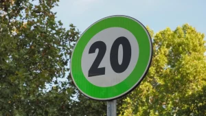 Nuovi segnali stradali con il bordo verde: cosa significano e dove si trovano