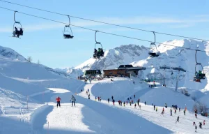 Prezzi skipass 2025/26, quanto costa sciare in Italia