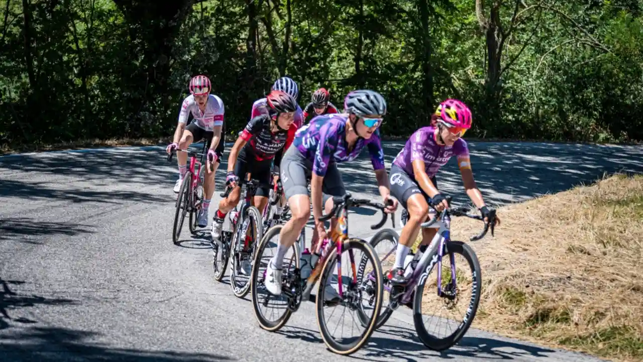 Cicliste al Giro d'Italia Women 2025