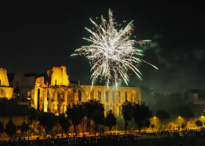 Fuochi d'artificio al Circo Massimo in occasione del capodanno a Roma.