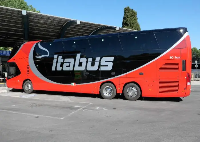 Un pullman Itabus alla stazione Tiburtina, Roma