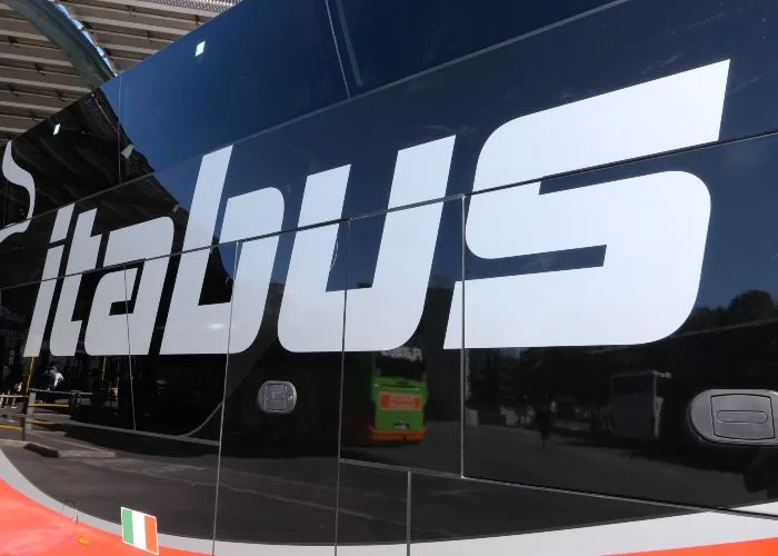 Il logo di un pullman Itabus