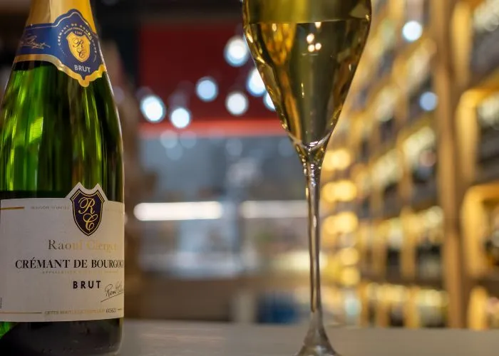 Bottiglia di Raoul Clerget Crémant de Bourgogne Brut
